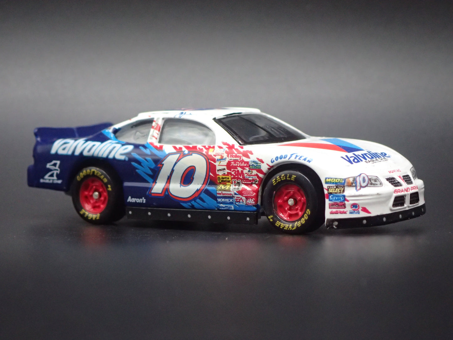 2001 PONTIAC GRAND PRIX 10 JOHNNY BENSON NASCAR 1:64 SCALE DIECAST MODEL CAR