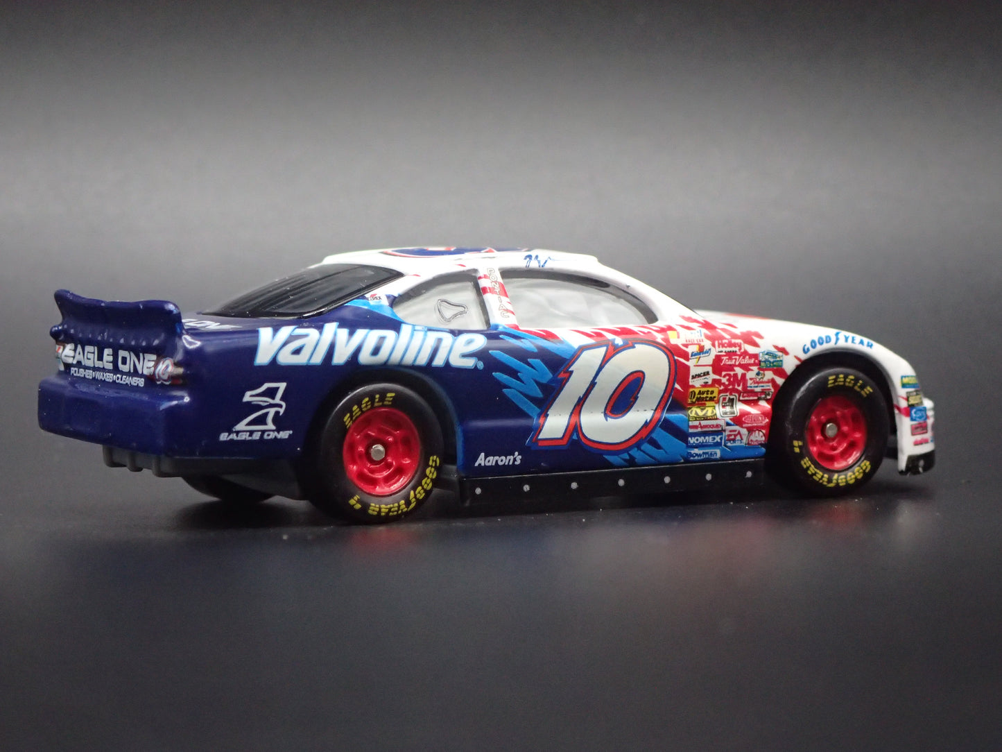 2001 PONTIAC GRAND PRIX 10 JOHNNY BENSON NASCAR 1:64 SCALE DIECAST MODEL CAR