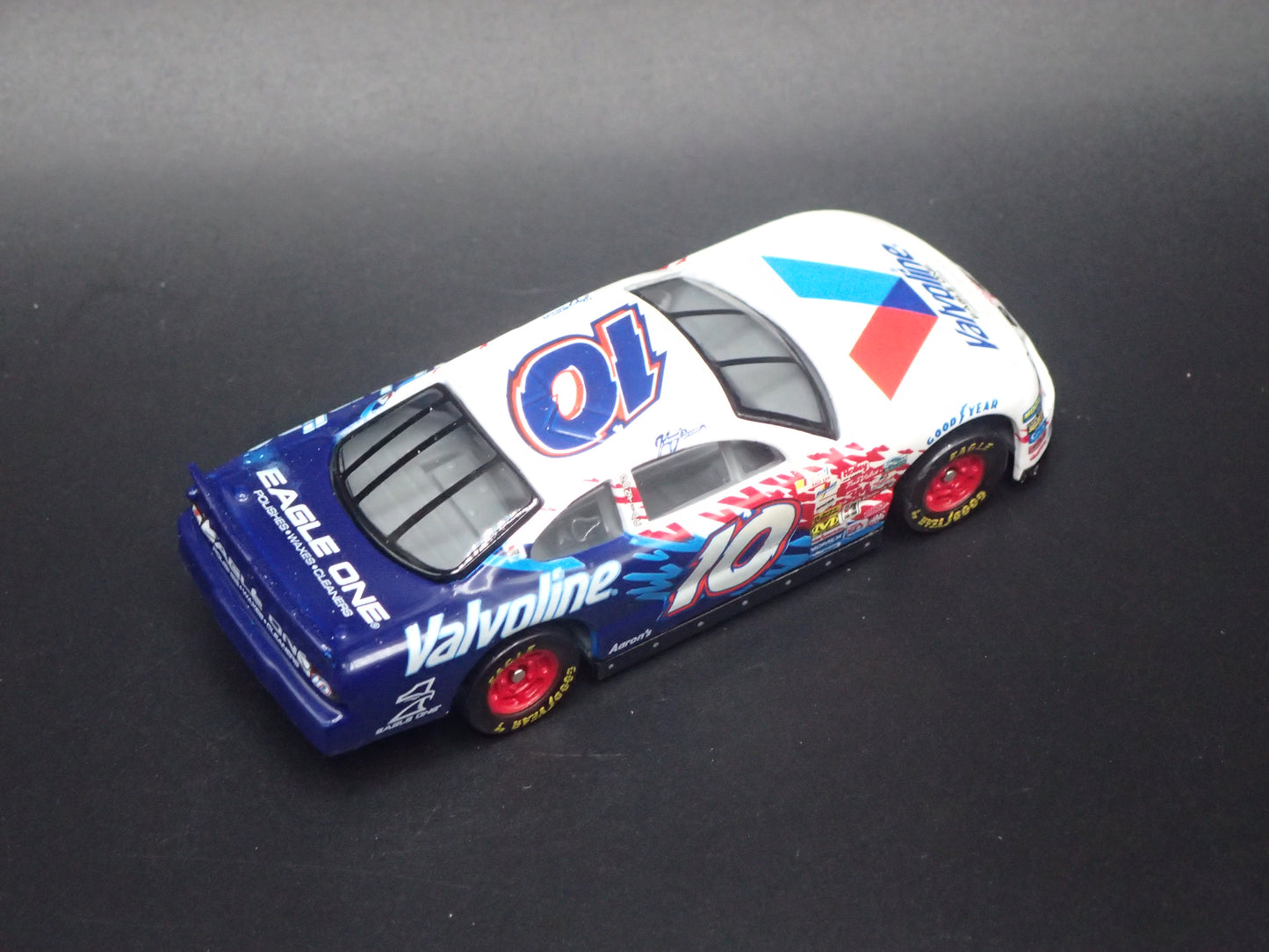 2001 PONTIAC GRAND PRIX 10 JOHNNY BENSON NASCAR 1:64 SCALE DIECAST MODEL CAR