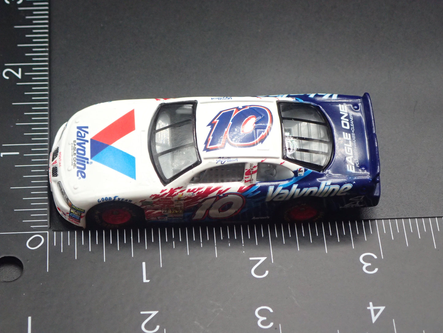2001 PONTIAC GRAND PRIX 10 JOHNNY BENSON NASCAR 1:64 SCALE DIECAST MODEL CAR