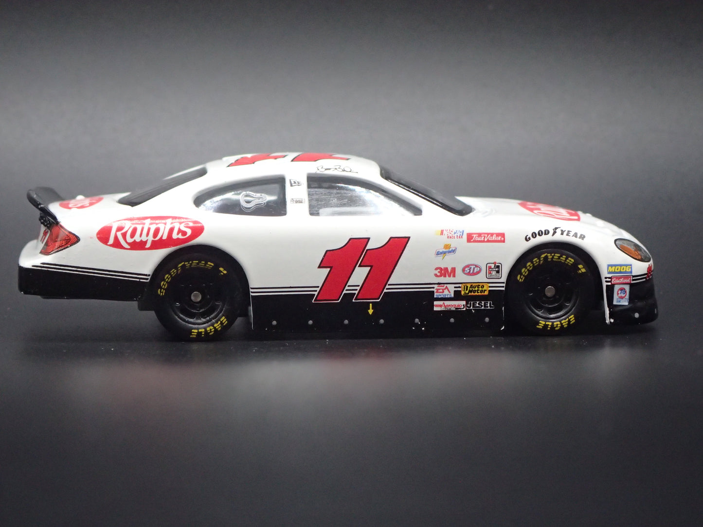 2001 01 FORD TAURUS 11 BRETT BODINE NASCAR 1:64 SCALE DIECAST MODEL CAR