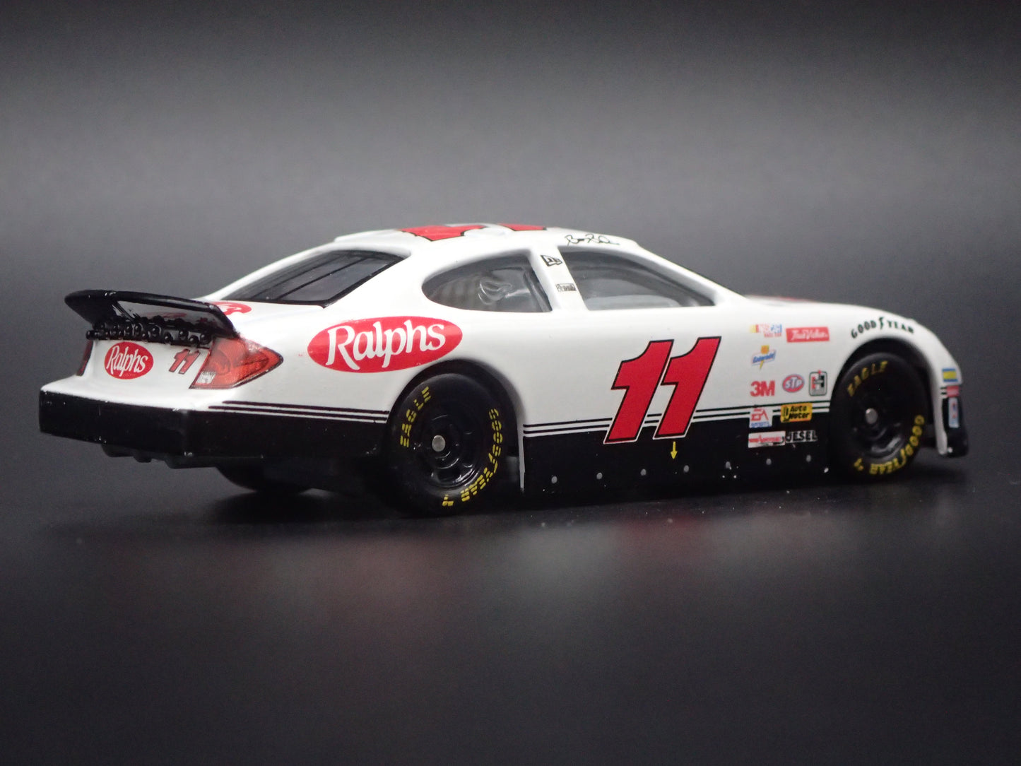 2001 01 FORD TAURUS 11 BRETT BODINE NASCAR 1:64 SCALE DIECAST MODEL CAR
