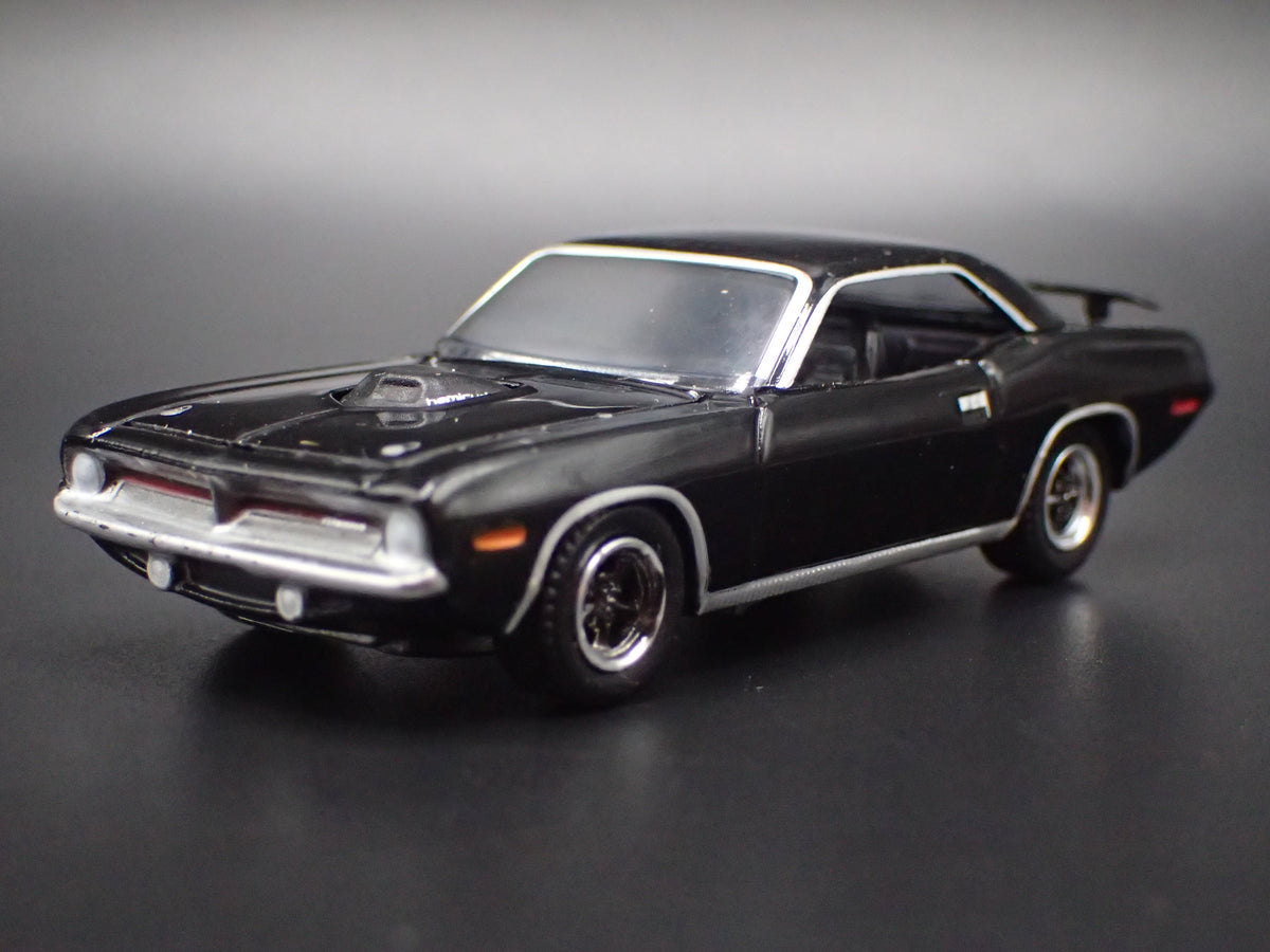 1970 70 PLYMOUTH HEMI CUDA BLACK 1:64 SCALE COLLECTIBLE DIORAMA DIECAST MODEL CAR