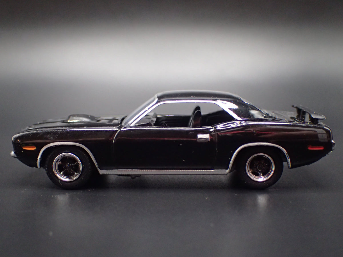1970 70 PLYMOUTH HEMI CUDA BLACK 1:64 SCALE COLLECTIBLE DIORAMA DIECAST MODEL CAR