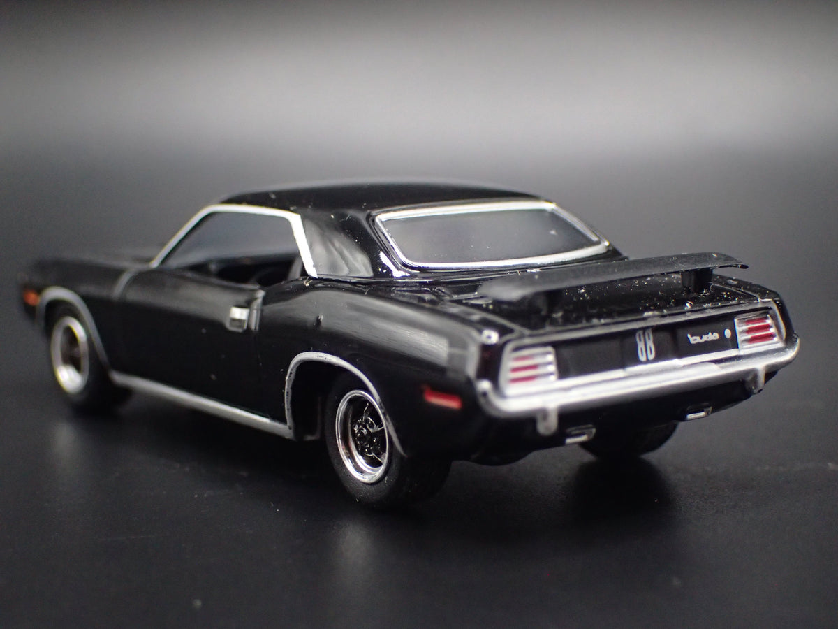 1970 70 PLYMOUTH HEMI CUDA BLACK 1:64 SCALE COLLECTIBLE DIORAMA DIECAST MODEL CAR