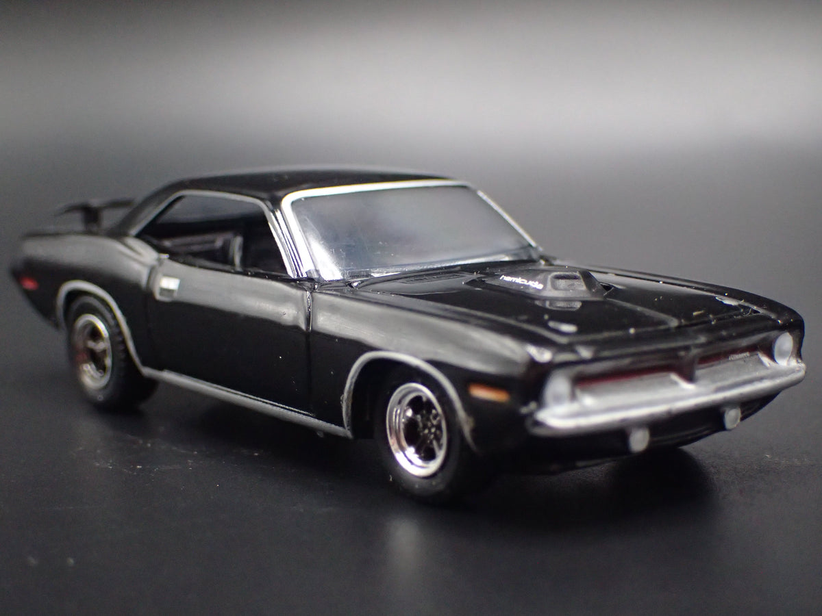 1970 70 PLYMOUTH HEMI CUDA BLACK 1:64 SCALE COLLECTIBLE DIORAMA DIECAST MODEL CAR