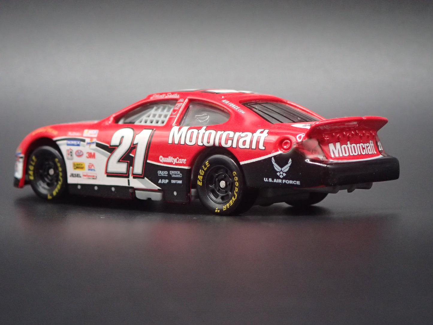 2001 01 FORD TAURUS 21 ELLIOTT SADLER NASCAR 1:64 SCALE DIECAST MODEL CAR