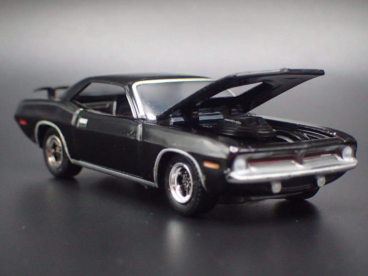 1970 70 PLYMOUTH HEMI CUDA BLACK 1:64 SCALE COLLECTIBLE DIORAMA DIECAST MODEL CAR