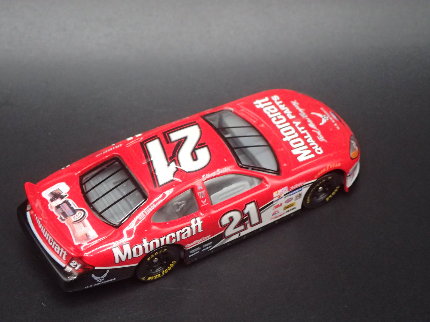 2001 01 FORD TAURUS 21 ELLIOTT SADLER NASCAR 1:64 SCALE DIECAST MODEL CAR