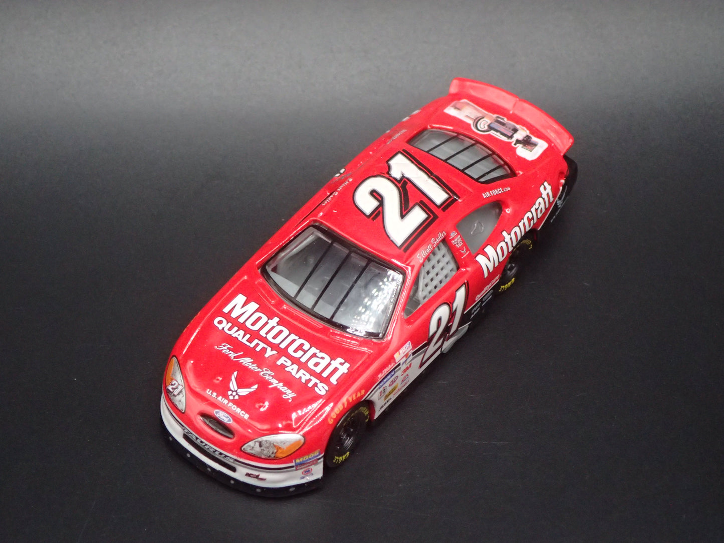 2001 01 FORD TAURUS 21 ELLIOTT SADLER NASCAR 1:64 SCALE DIECAST MODEL CAR