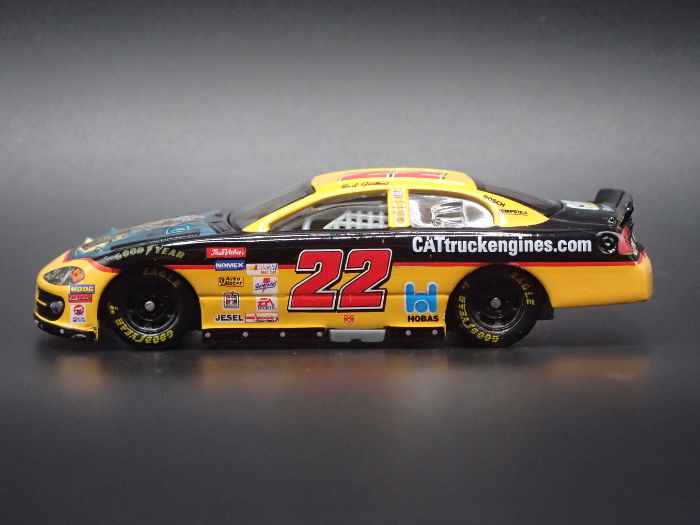 2001 01 DODGE INTREPID 22 WARD BURTON NASCAR 1:64 SCALE DIECAST MODEL CAR
