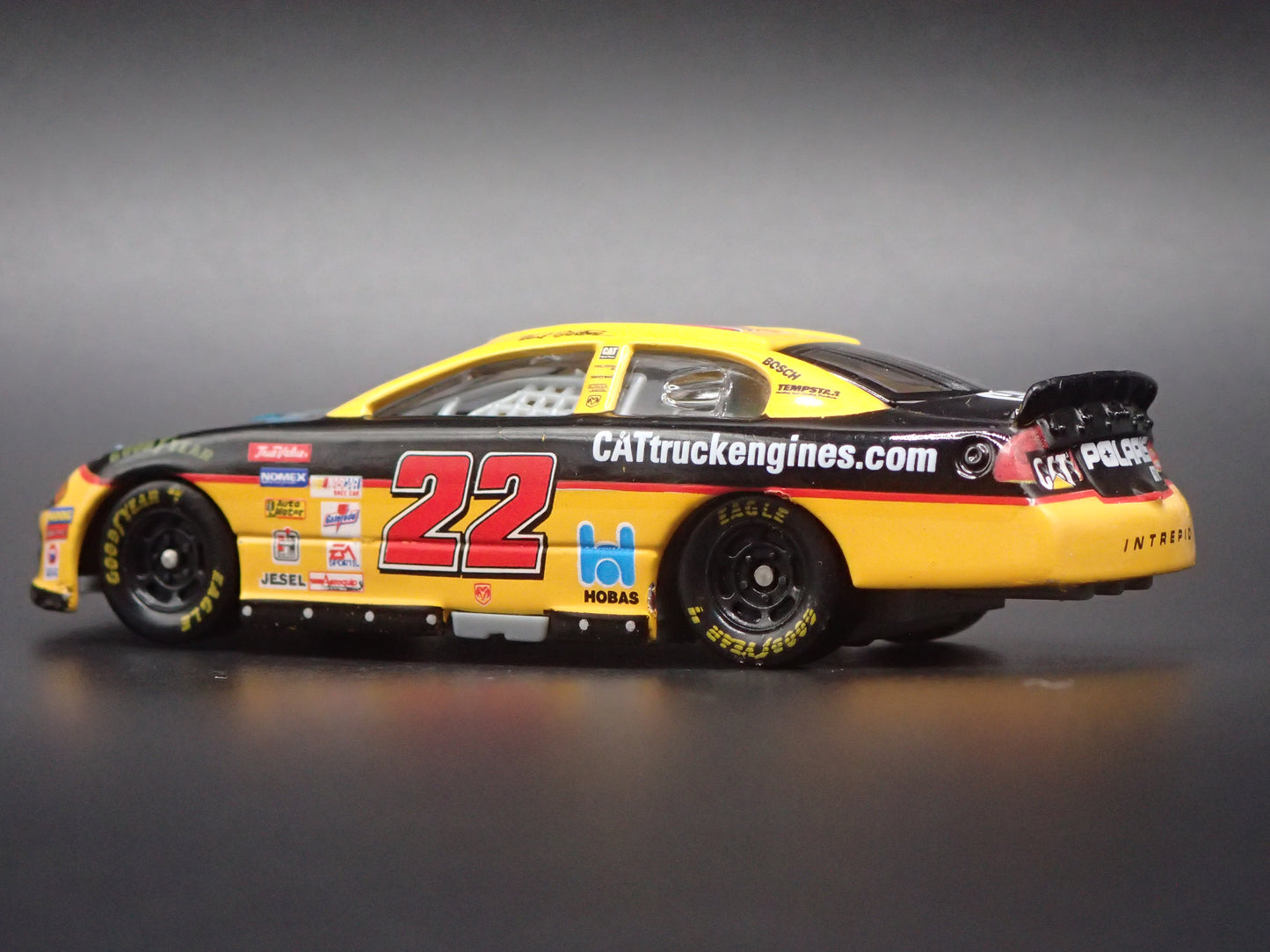 2001 01 DODGE INTREPID 22 WARD BURTON NASCAR 1:64 SCALE DIECAST MODEL CAR