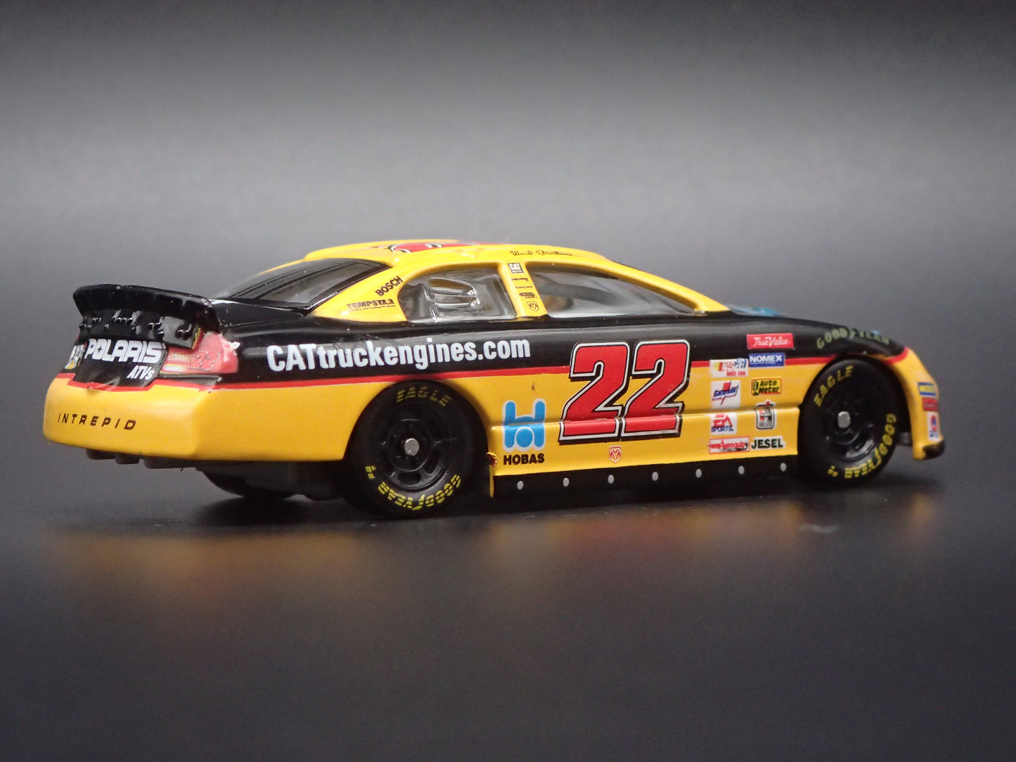 2001 01 DODGE INTREPID 22 WARD BURTON NASCAR 1:64 SCALE DIECAST MODEL CAR