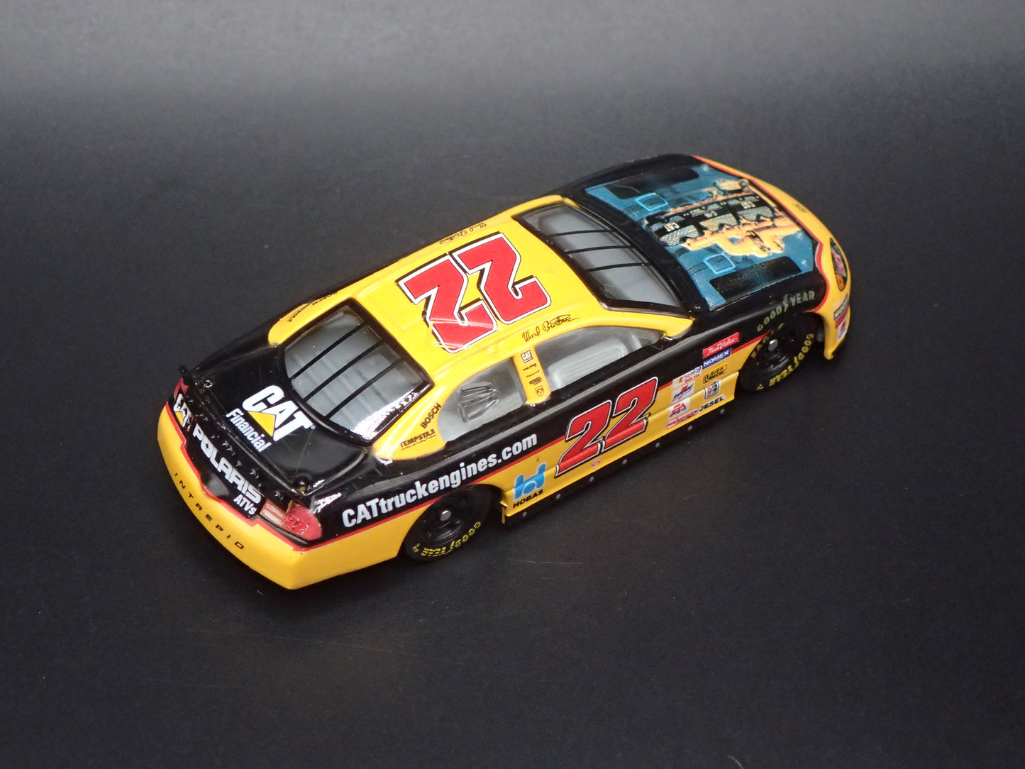 2001 01 DODGE INTREPID 22 WARD BURTON NASCAR 1:64 SCALE DIECAST MODEL CAR