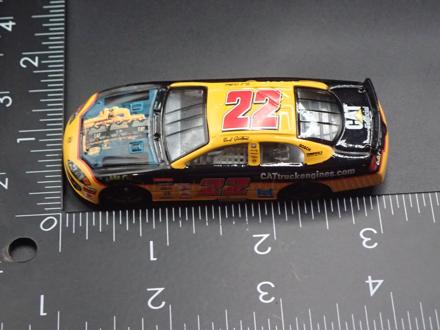2001 01 DODGE INTREPID 22 WARD BURTON NASCAR 1:64 SCALE DIECAST MODEL CAR