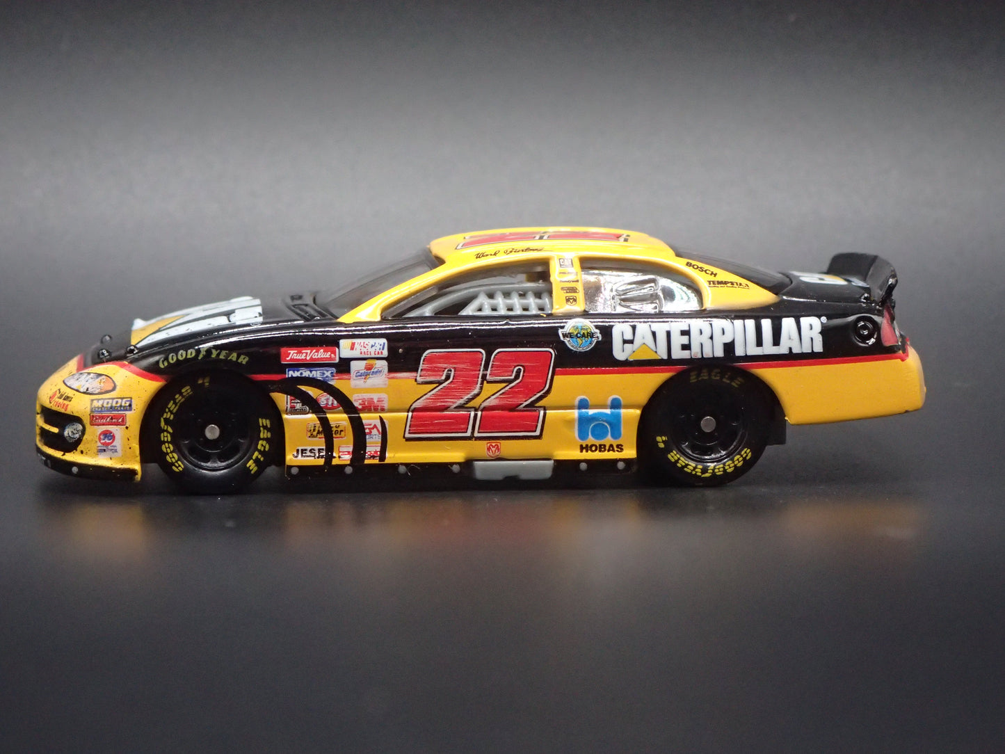 2001 01 DODGE INTREPID 22 WARD BURTON NASCAR 1:64 SCALE DIECAST MODEL CAR
