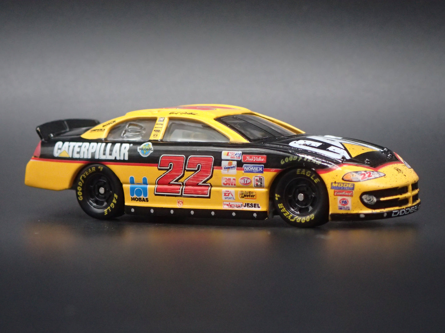 2001 01 DODGE INTREPID 22 WARD BURTON NASCAR 1:64 SCALE DIECAST MODEL CAR
