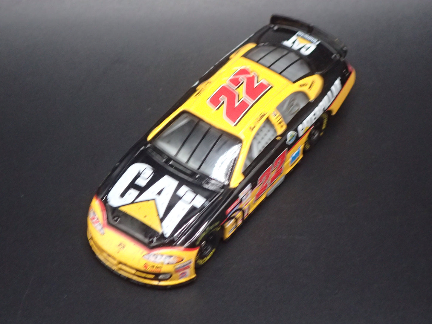 2001 01 DODGE INTREPID 22 WARD BURTON NASCAR 1:64 SCALE DIECAST MODEL CAR