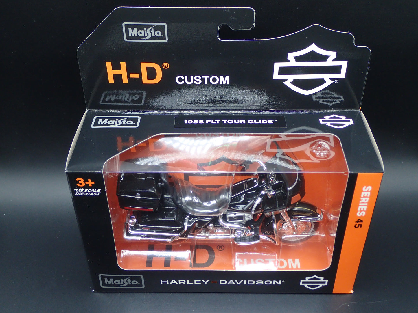 1988 FLT TOUR GLIDE HARLEY DAVIDSON MOTORCYCLE SERIES 45 1/18 DIECAST MODEL