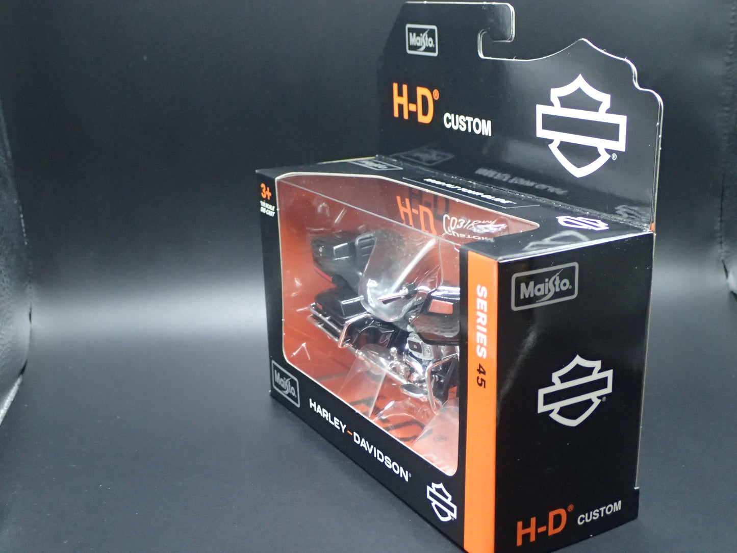 1988 FLT TOUR GLIDE HARLEY DAVIDSON MOTORCYCLE SERIES 45 1/18 DIECAST MODEL