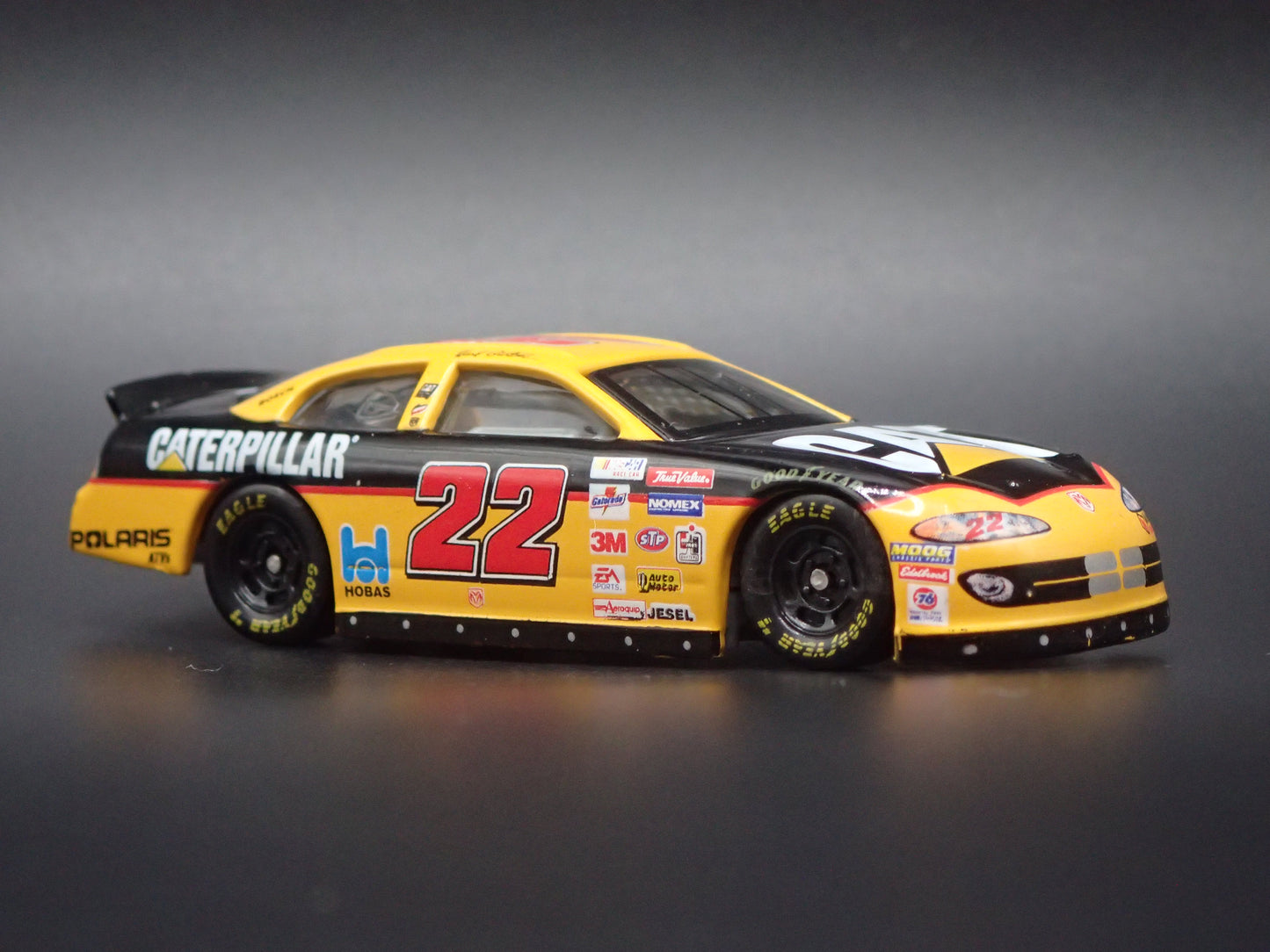 2001 01 DODGE INTREPID 22 WARD BURTON NASCAR 1:64 SCALE DIECAST MODEL CAR