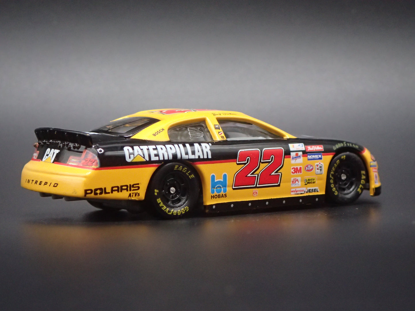 2001 01 DODGE INTREPID 22 WARD BURTON NASCAR 1:64 SCALE DIECAST MODEL CAR