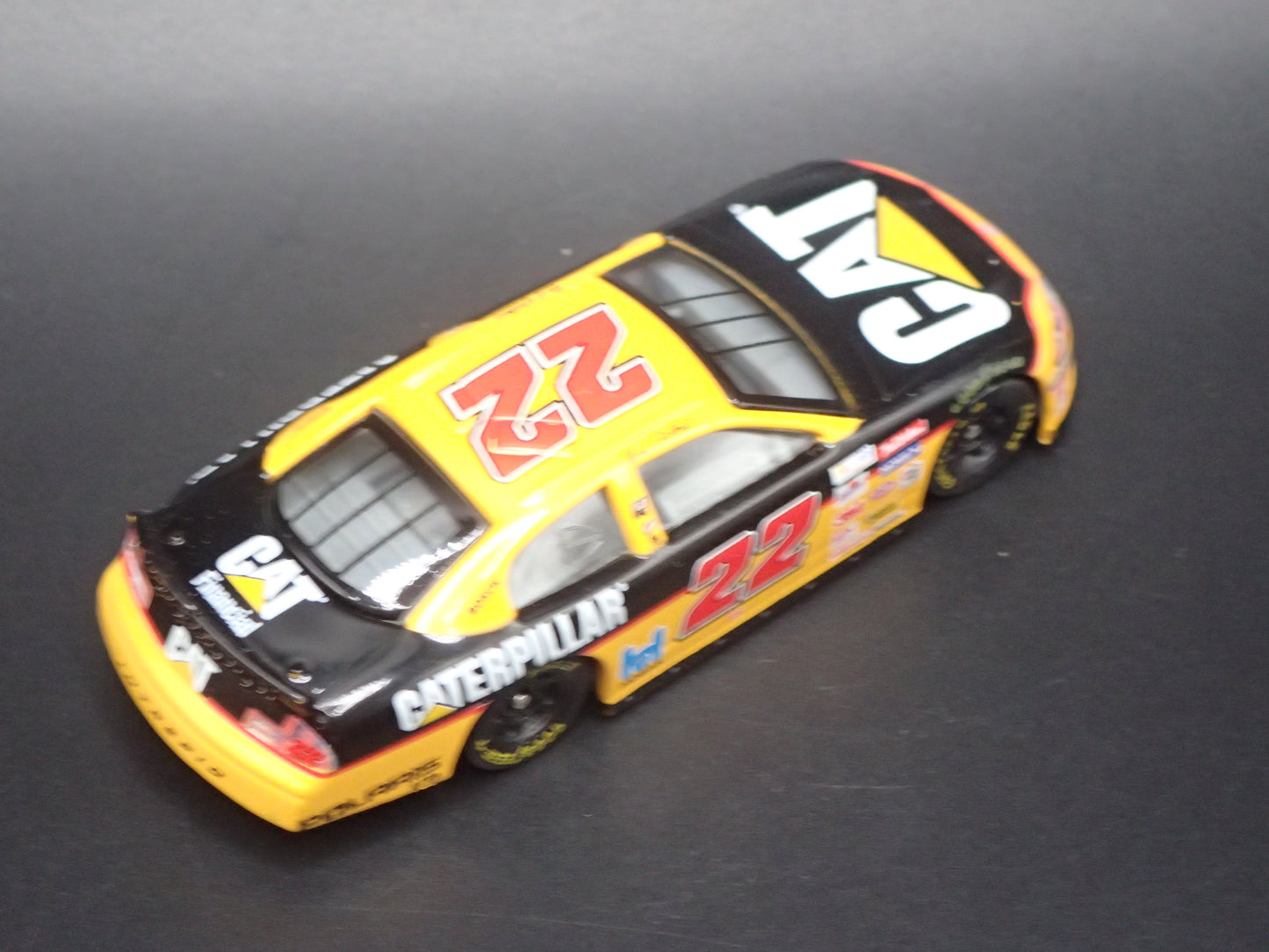 2001 01 DODGE INTREPID 22 WARD BURTON NASCAR 1:64 SCALE DIECAST MODEL CAR