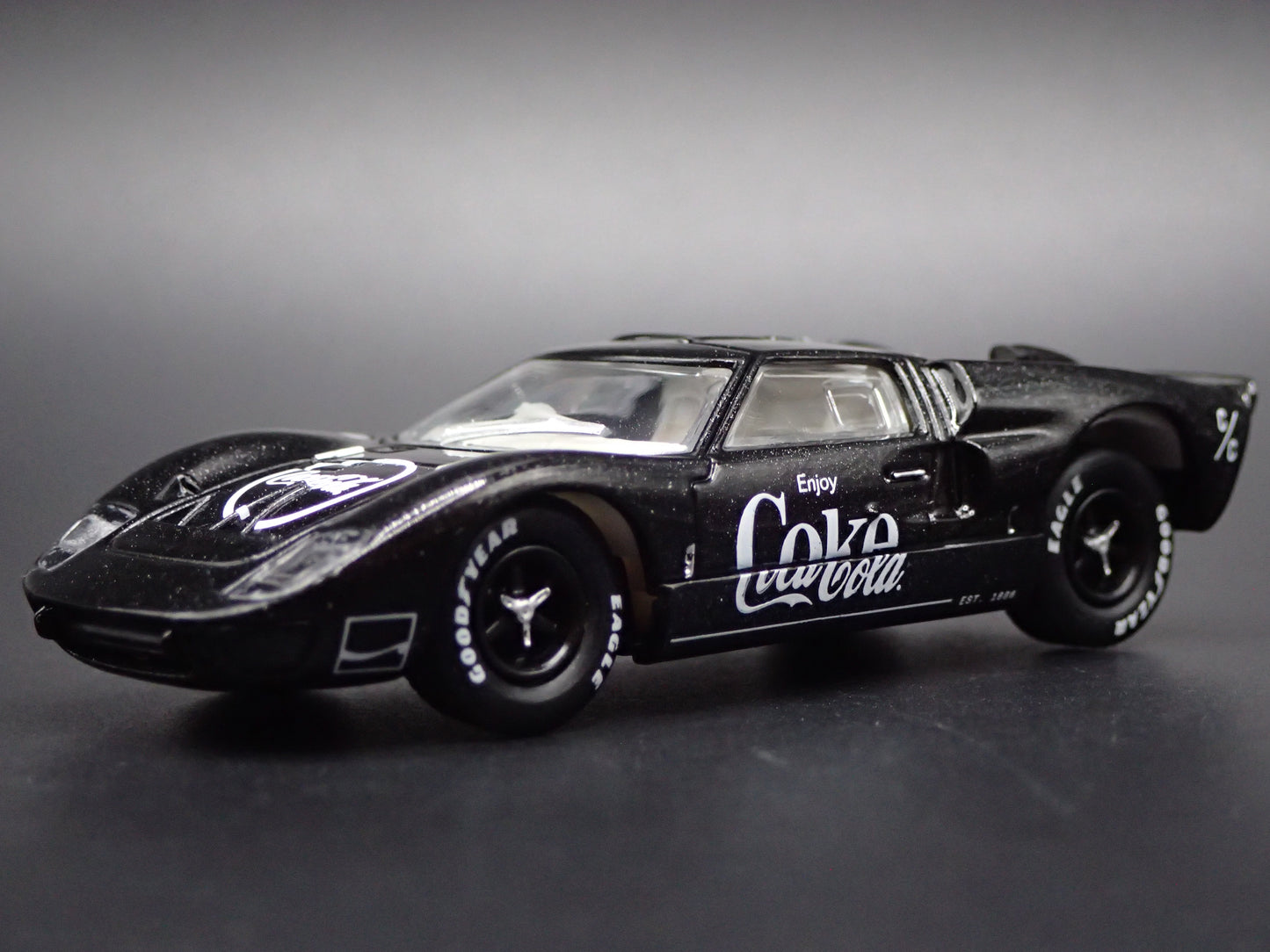 1966 66 FORD GT40 MK II RACE CAR COCA COLA 1:64 SCALE DIORAMA DIECAST MODEL CAR