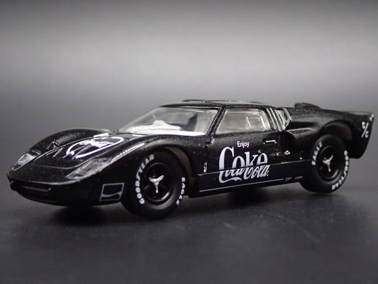 1966 66 FORD GT40 MK II RACE CAR COCA COLA 1:64 SCALE DIORAMA DIECAST MODEL CAR