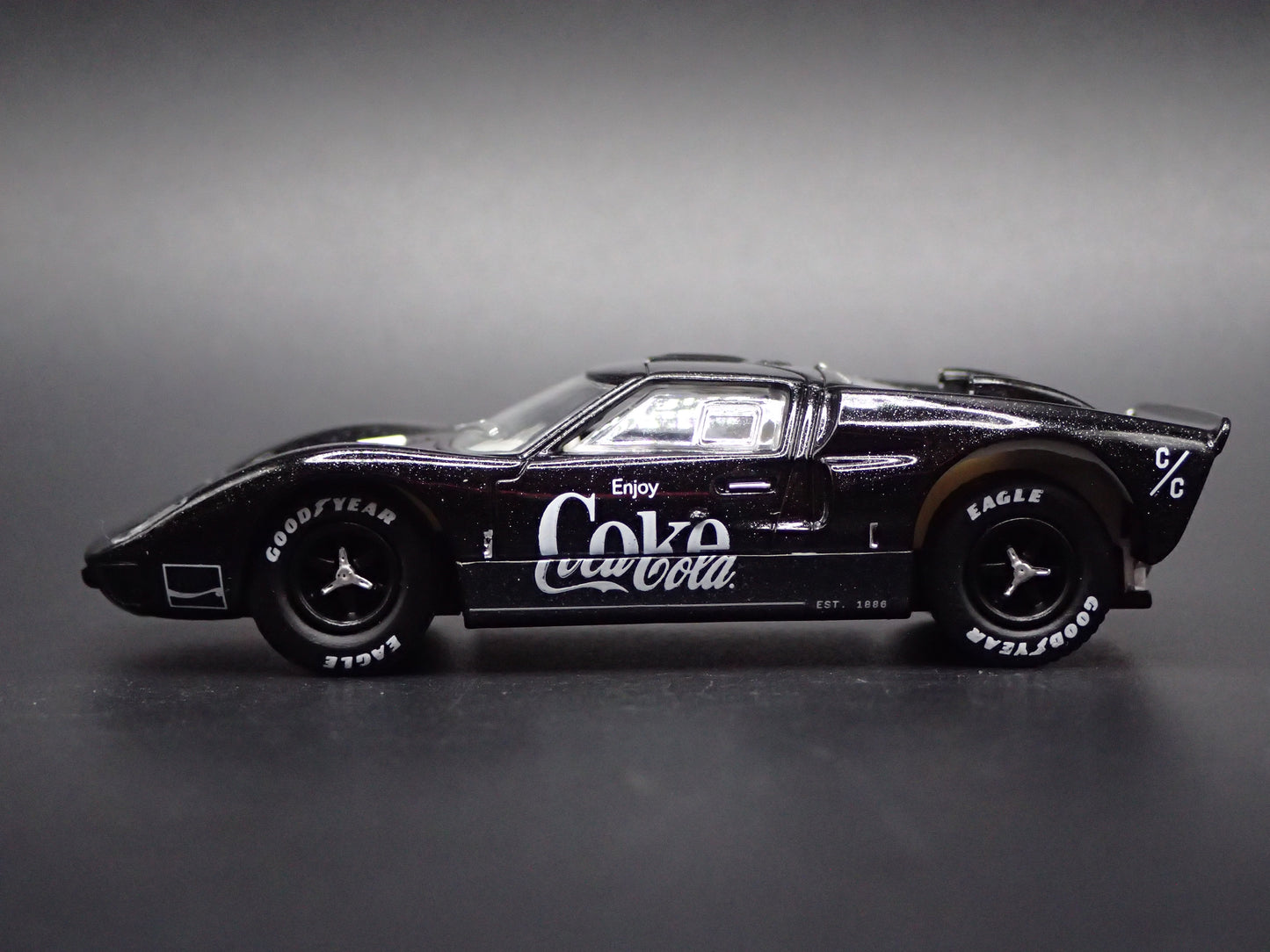 1966 66 FORD GT40 MK II RACE CAR COCA COLA 1:64 SCALE DIORAMA DIECAST MODEL CAR
