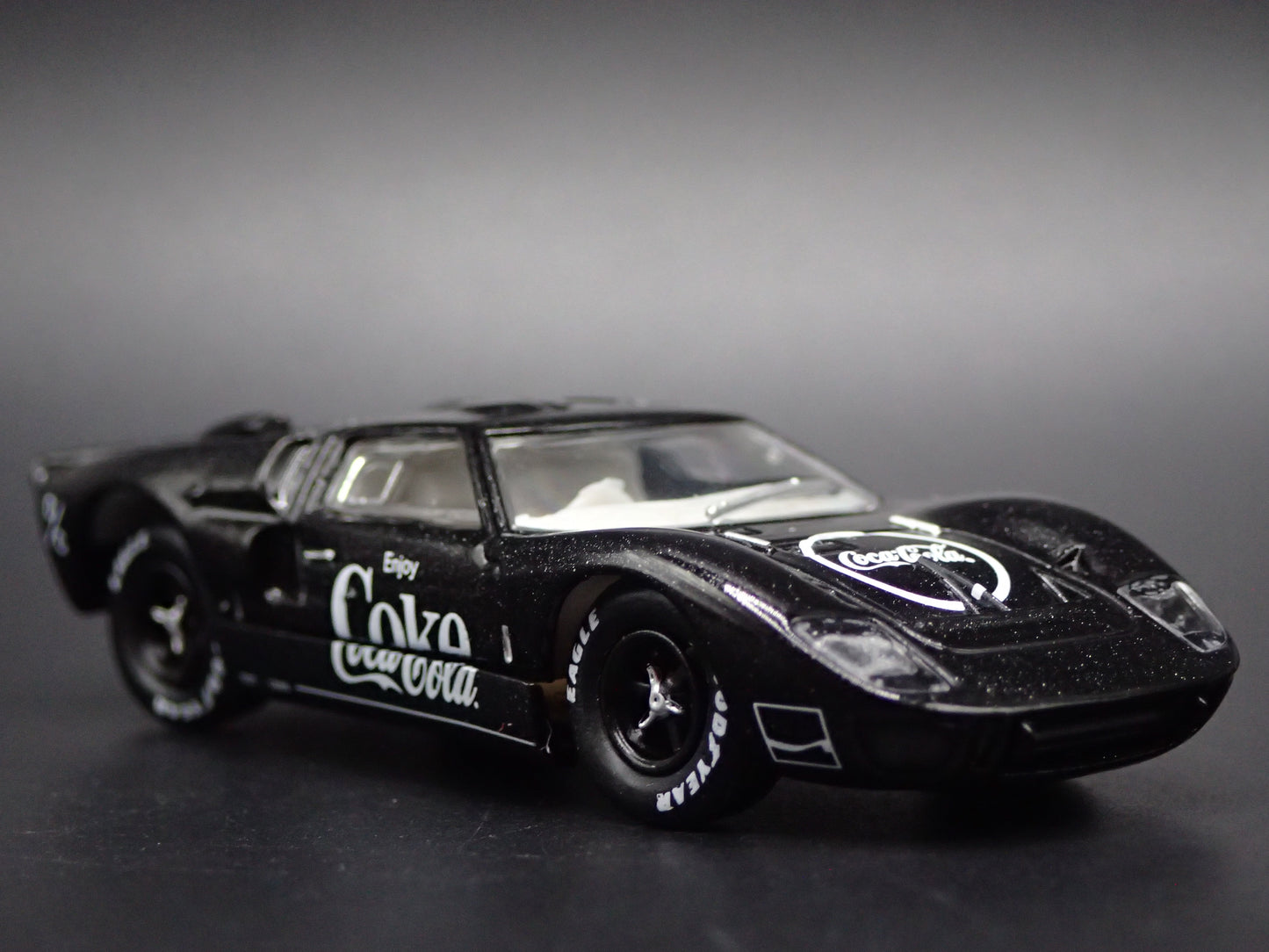1966 66 FORD GT40 MK II RACE CAR COCA COLA 1:64 SCALE DIORAMA DIECAST MODEL CAR
