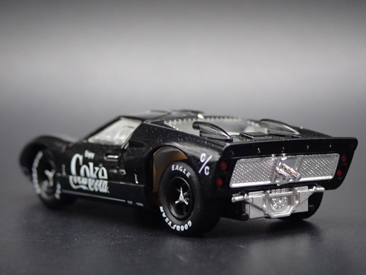 1966 66 FORD GT40 MK II RACE CAR COCA COLA 1:64 SCALE DIORAMA DIECAST MODEL CAR
