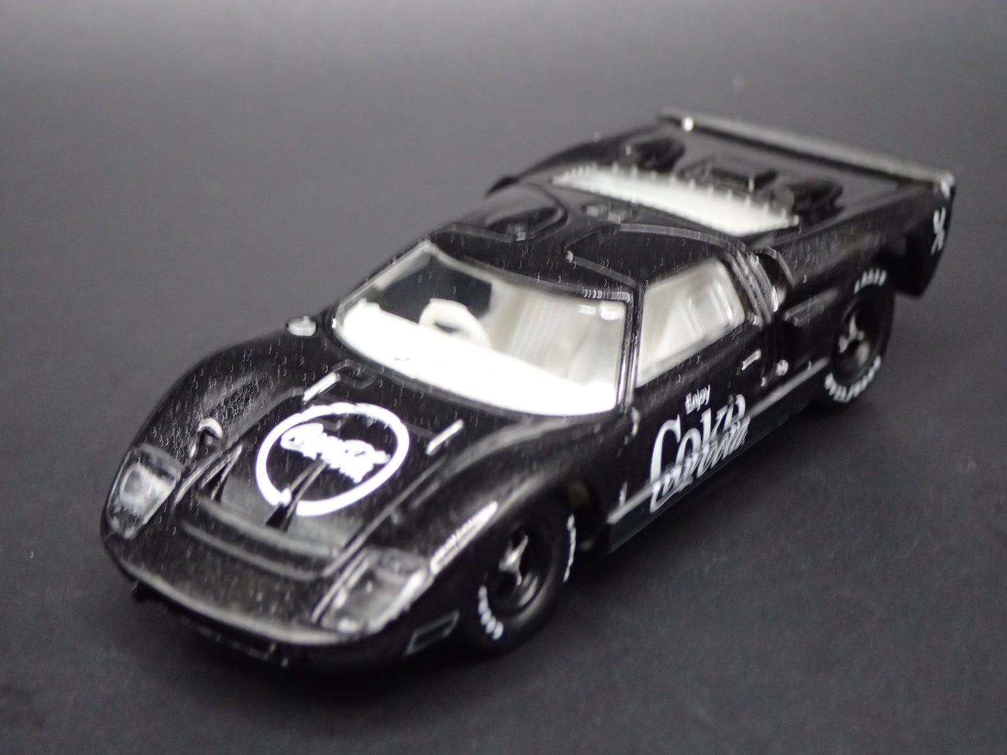 1966 66 FORD GT40 MK II RACE CAR COCA COLA 1:64 SCALE DIORAMA DIECAST MODEL CAR