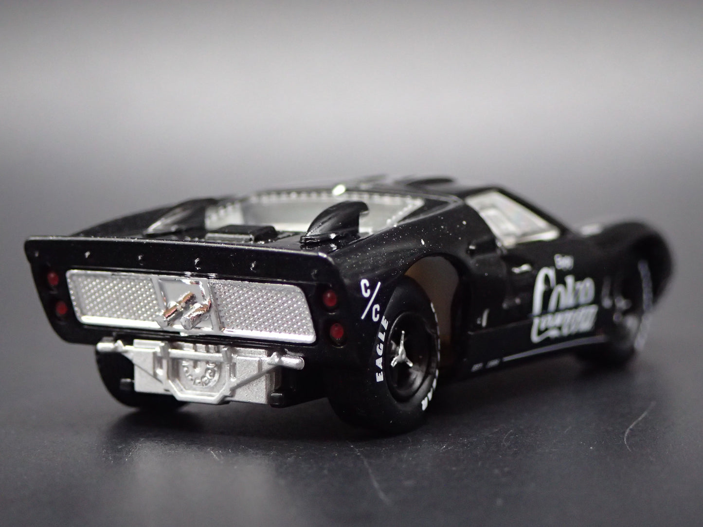 1966 66 FORD GT40 MK II RACE CAR COCA COLA 1:64 SCALE DIORAMA DIECAST MODEL CAR