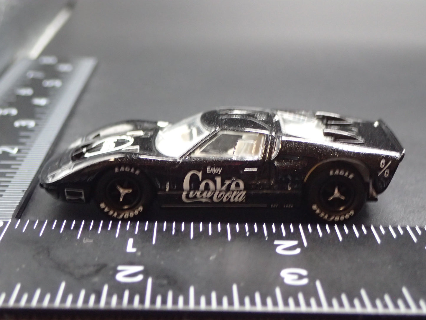 1966 66 FORD GT40 MK II RACE CAR COCA COLA 1:64 SCALE DIORAMA DIECAST MODEL CAR
