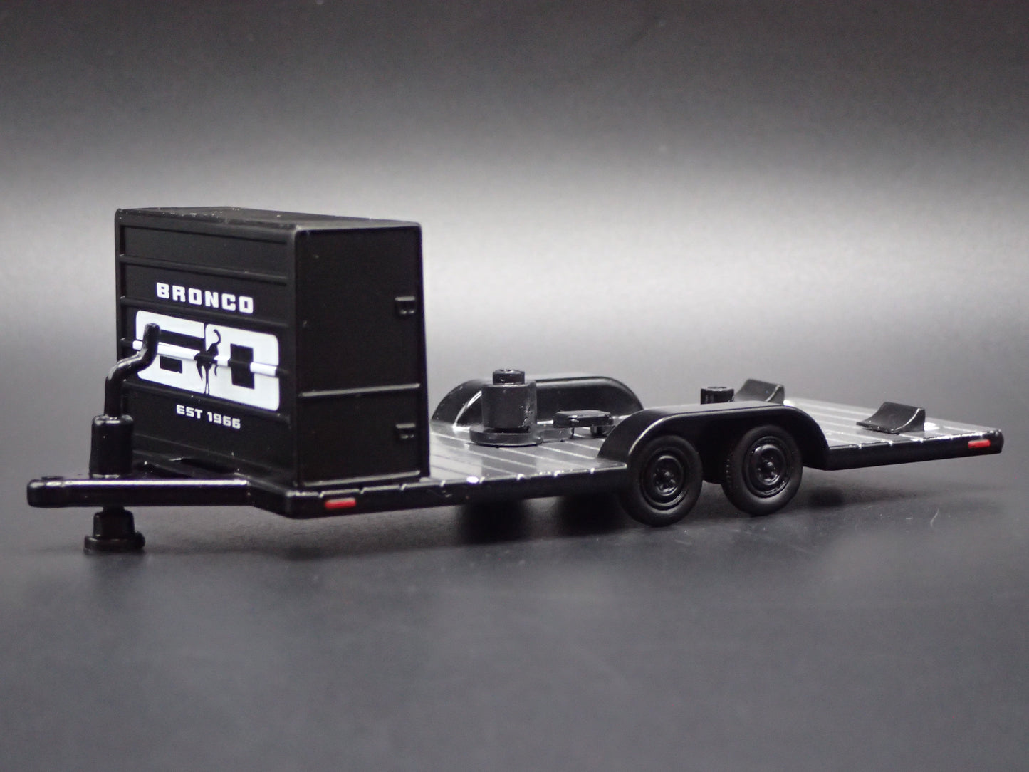 BLACK RACING FLATBED CAR HAULER TRAILER 1:64 SCALE DIORAMA PROP MODEL CAR