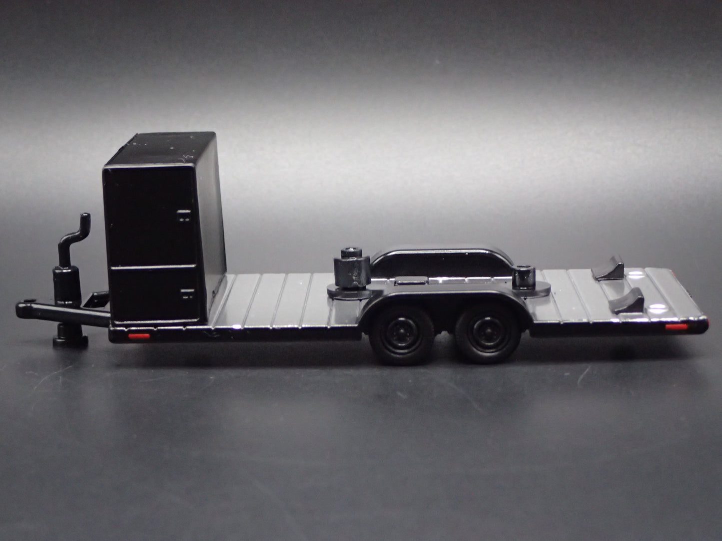 BLACK RACING FLATBED CAR HAULER TRAILER 1:64 SCALE DIORAMA PROP MODEL CAR