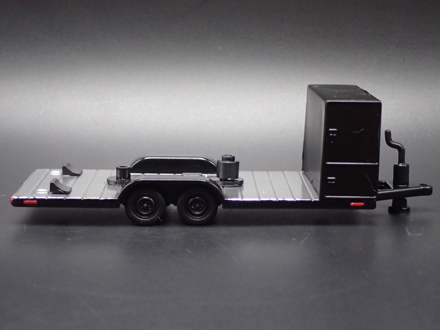 BLACK RACING FLATBED CAR HAULER TRAILER 1:64 SCALE DIORAMA PROP MODEL CAR
