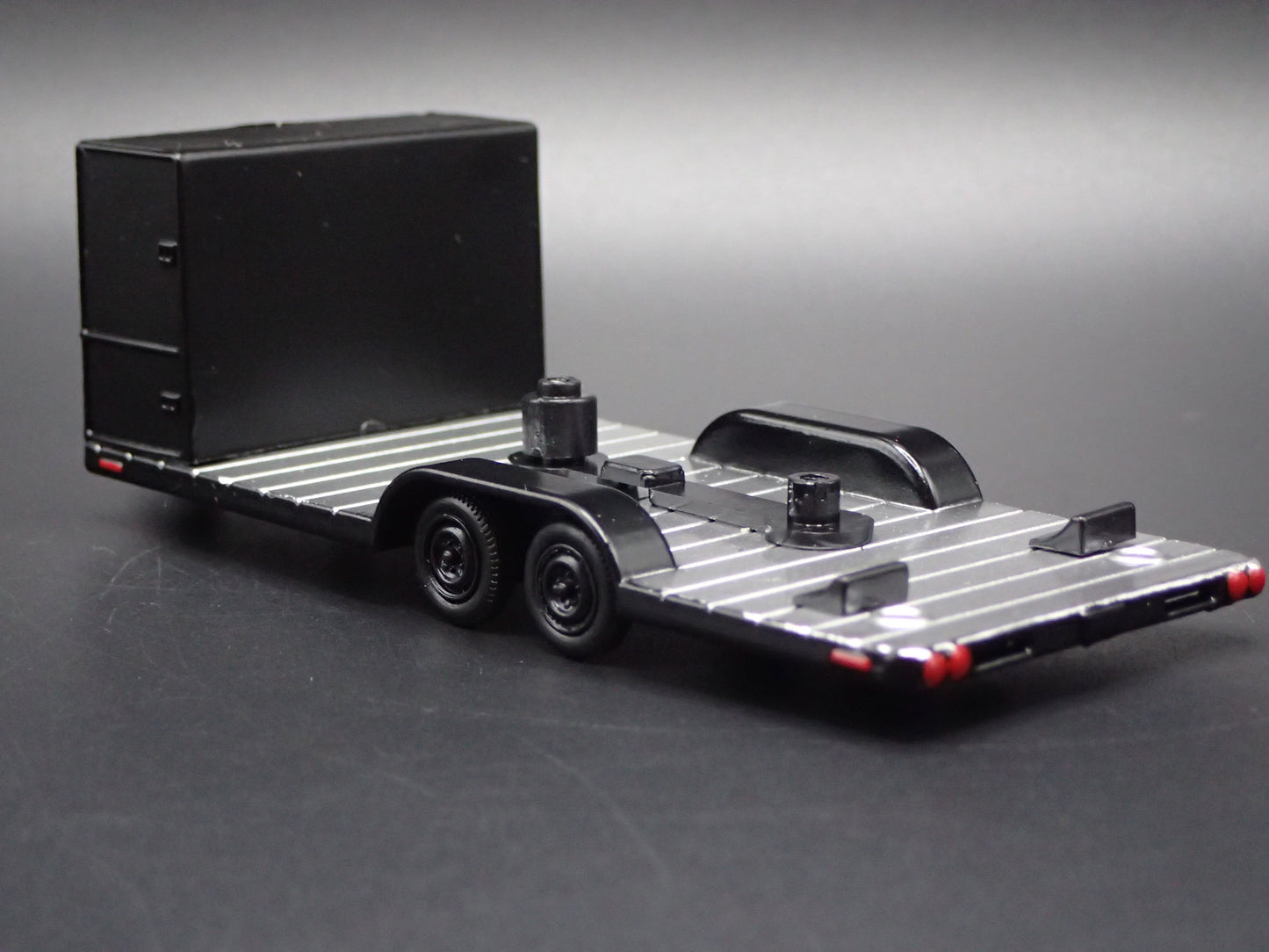 BLACK RACING FLATBED CAR HAULER TRAILER 1:64 SCALE DIORAMA PROP MODEL CAR