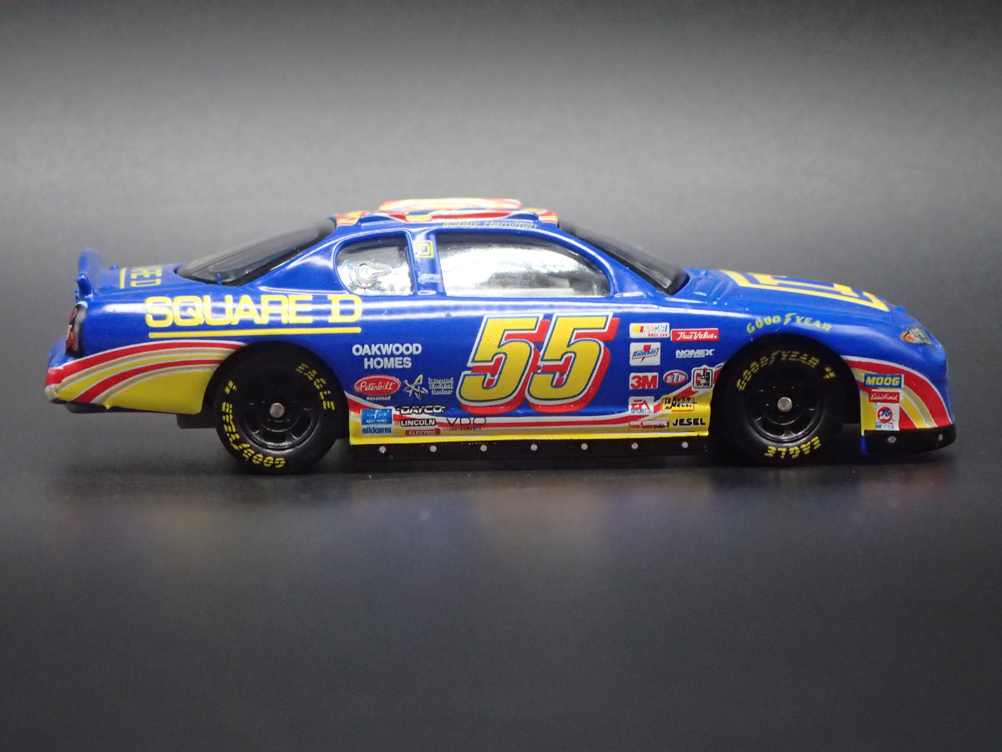 2001 01 CHEVROLET MONTE CARLO 55 BOBBY HAMILTON NASCAR 1:64 SCALE DIECAST MODEL CAR