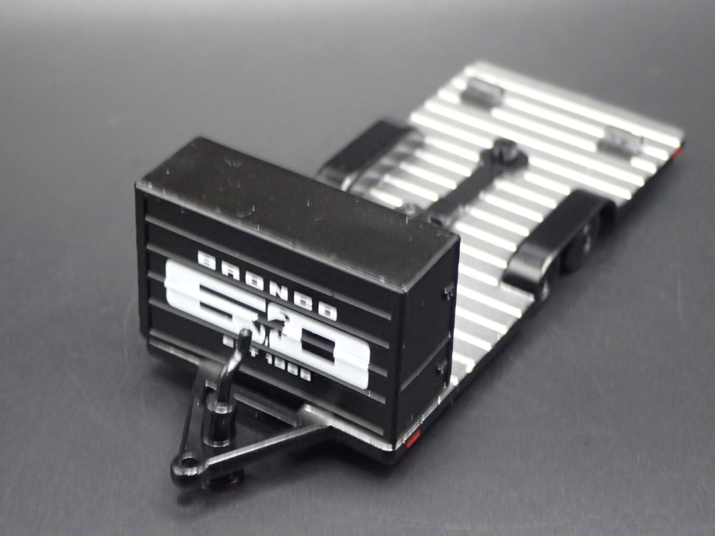 BLACK RACING FLATBED CAR HAULER TRAILER 1:64 SCALE DIORAMA PROP MODEL CAR