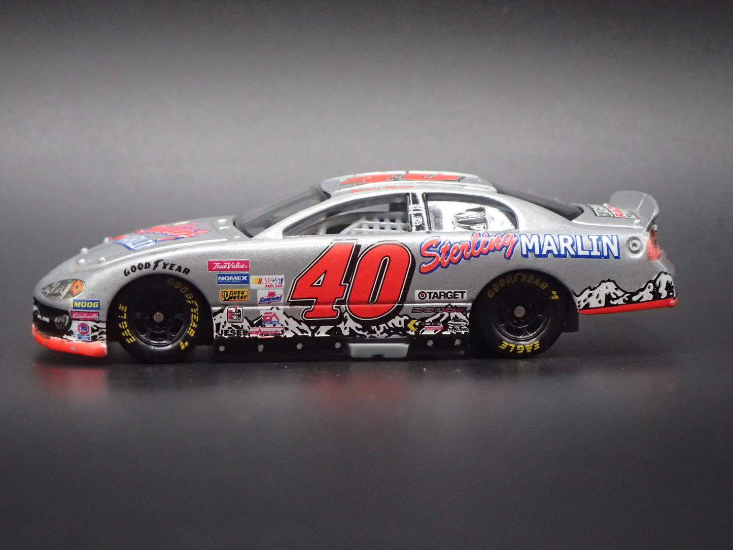 2001 01 DODGE INTREPID 40 STERLING MARLIN NASCAR 1:64 SCALE DIECAST MODEL CAR