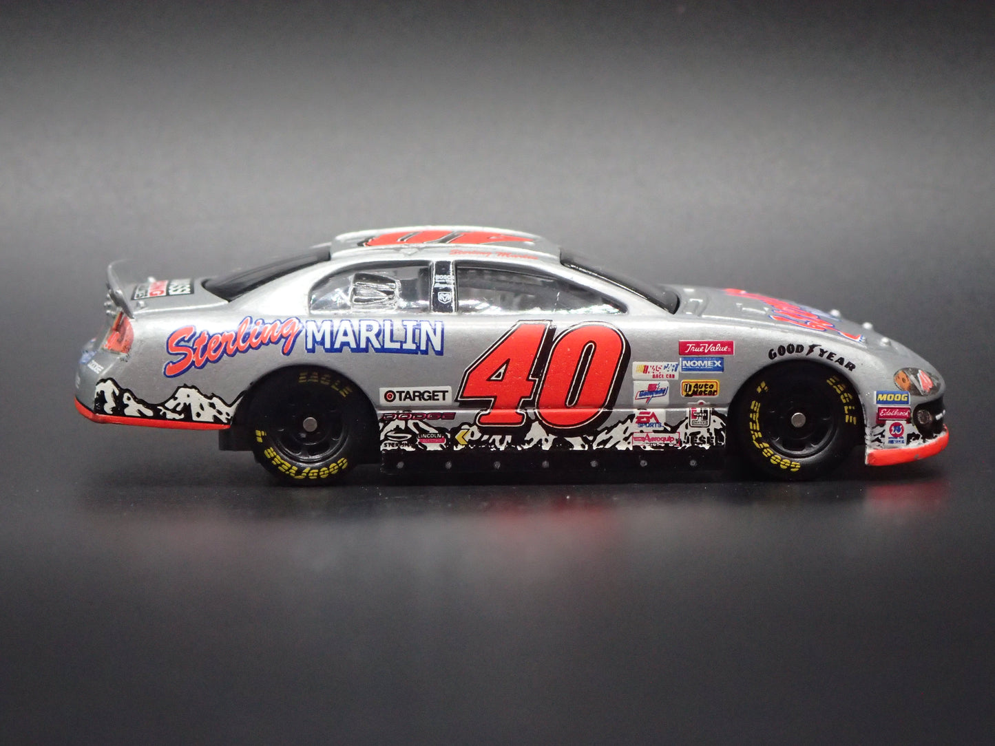 2001 01 DODGE INTREPID 40 STERLING MARLIN NASCAR 1:64 SCALE DIECAST MODEL CAR