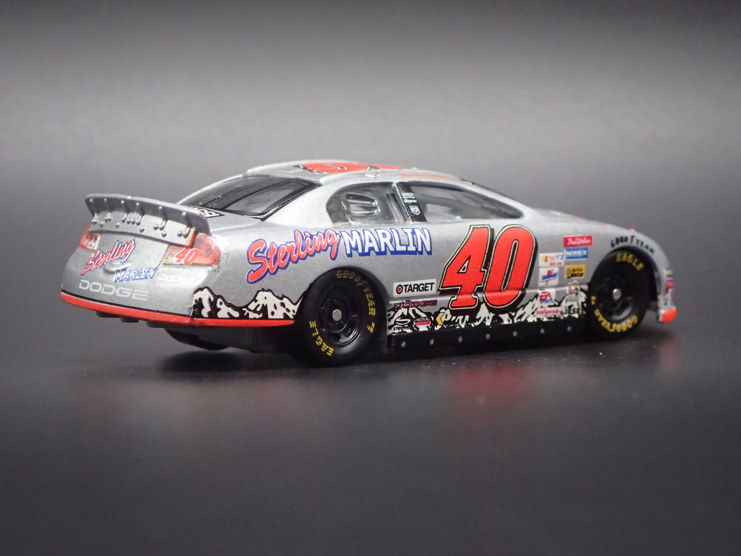 2001 01 DODGE INTREPID 40 STERLING MARLIN NASCAR 1:64 SCALE DIECAST MODEL CAR