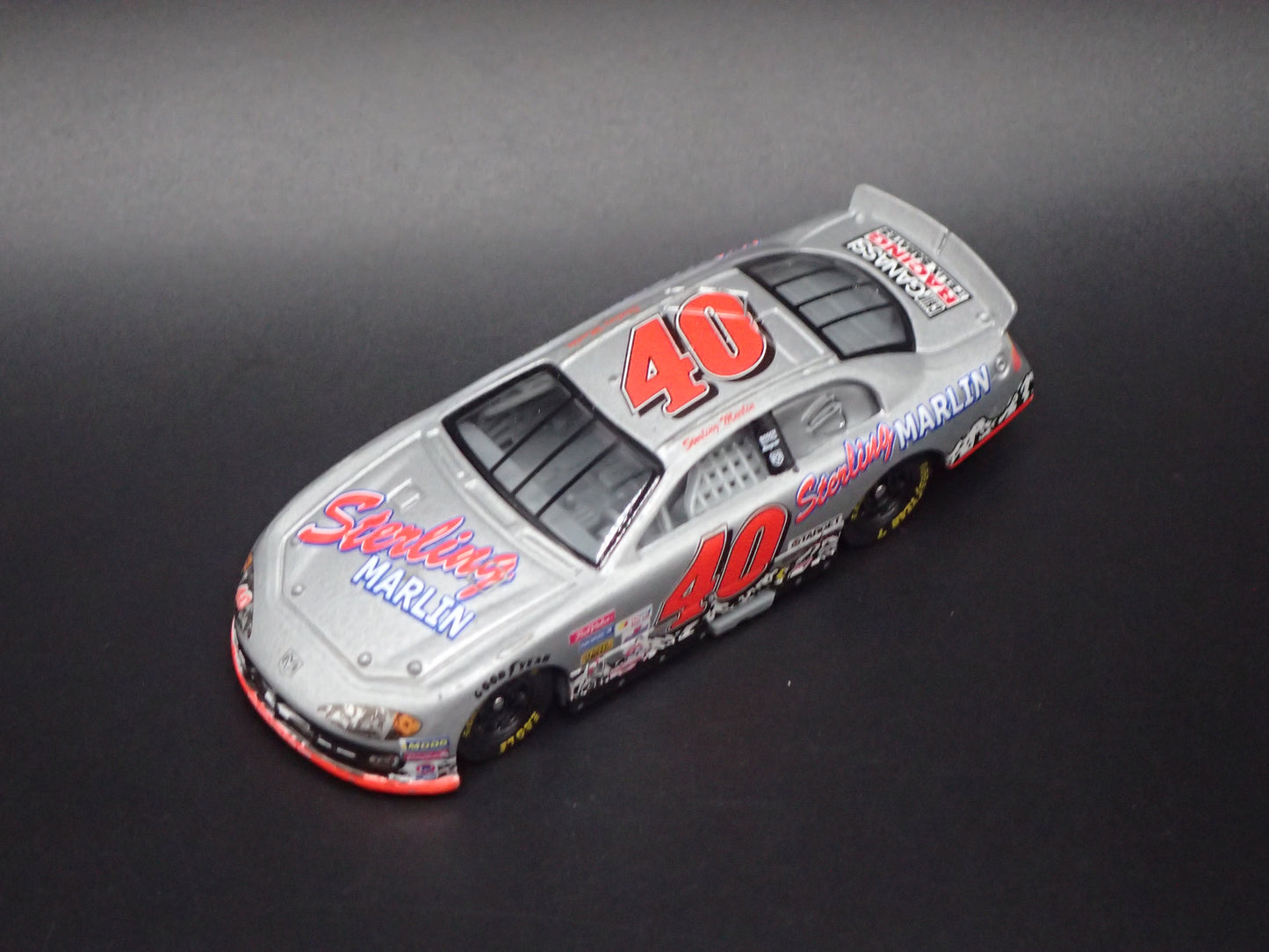 2001 01 DODGE INTREPID 40 STERLING MARLIN NASCAR 1:64 SCALE DIECAST MODEL CAR