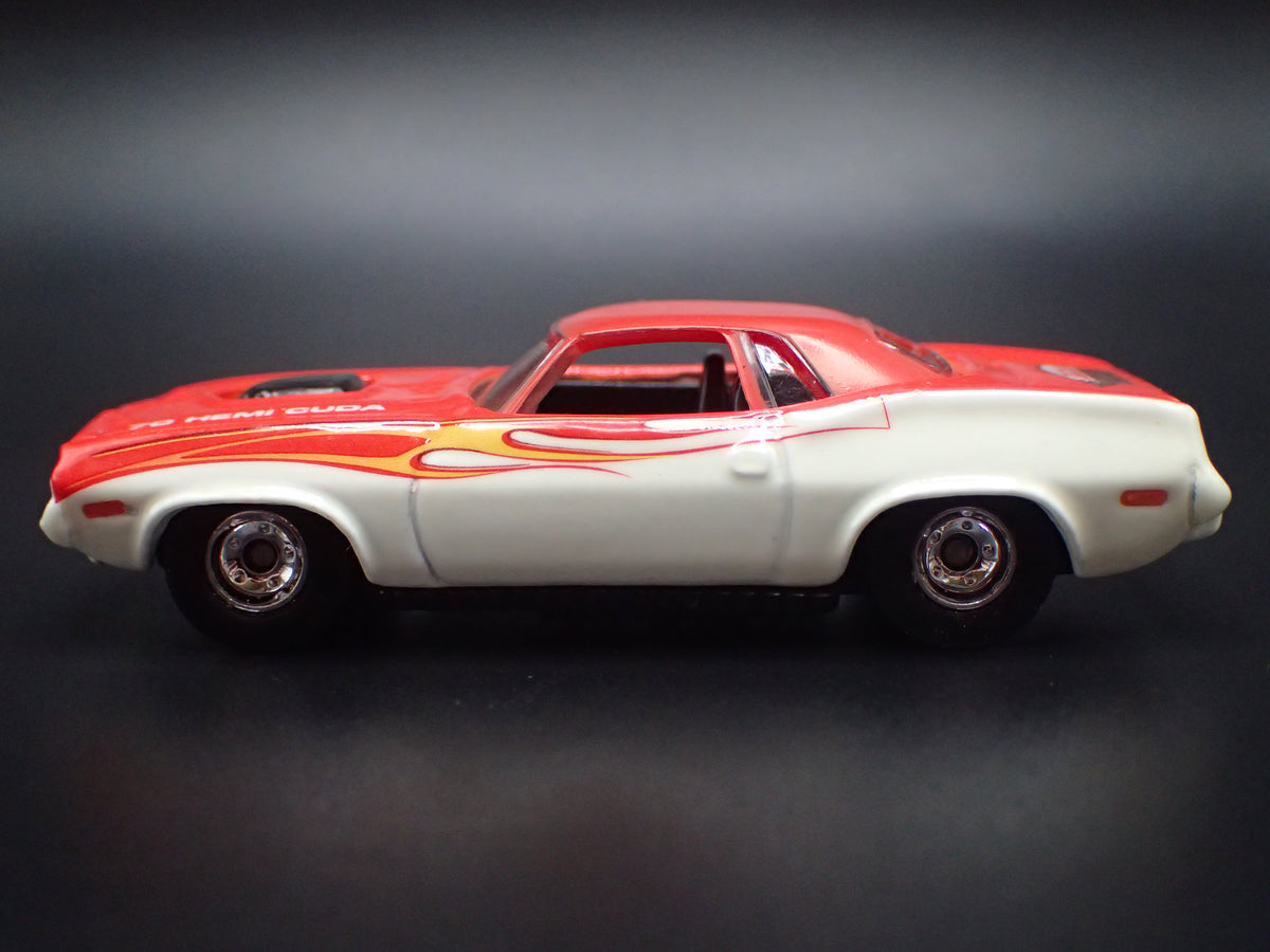 1970 70 PLYMOUTH HEMI CUDA WHITE 1:64 SCALE DIORAMA DIECAST MODEL CAR