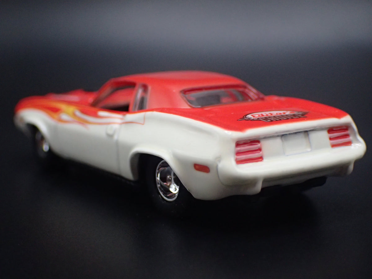 1970 70 PLYMOUTH HEMI CUDA WHITE 1:64 SCALE DIORAMA DIECAST MODEL CAR