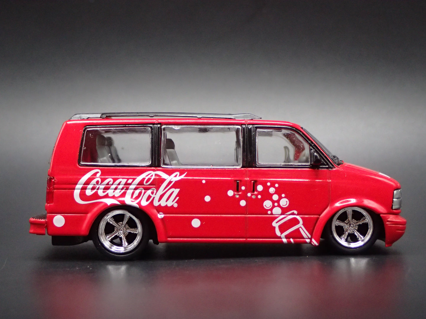 1995 GMC SAFARI VAN COKE COCA COLA 1:64 SCALE COLLECTIBLE DIECAST MODEL CAR