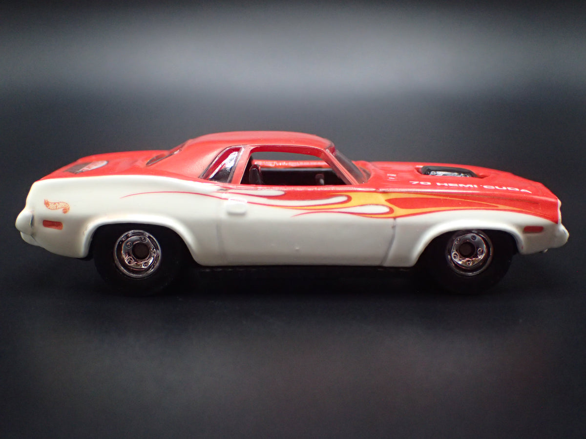 1970 70 PLYMOUTH HEMI CUDA WHITE 1:64 SCALE DIORAMA DIECAST MODEL CAR