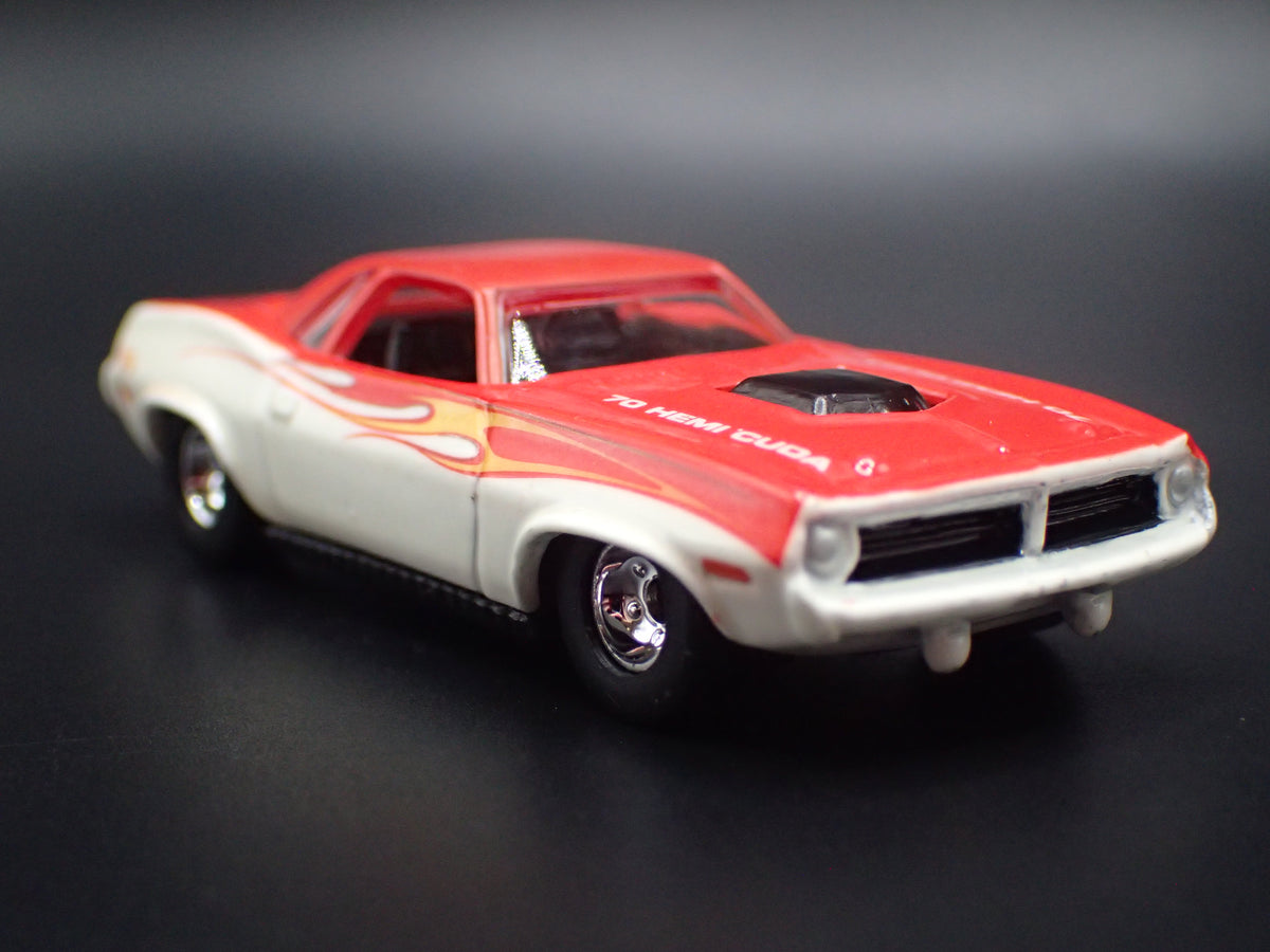 1970 70 PLYMOUTH HEMI CUDA WHITE 1:64 SCALE DIORAMA DIECAST MODEL CAR